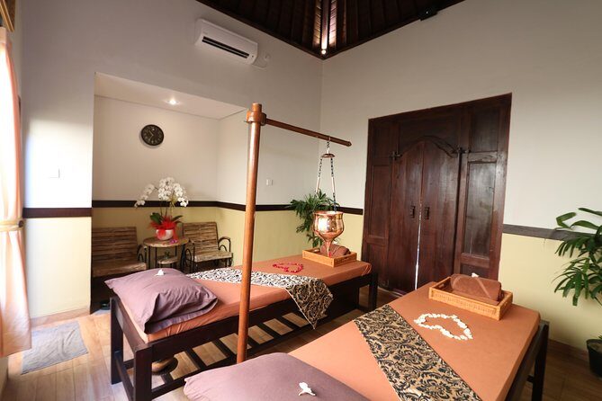 2-Hours Bali Relaxing Massage Package - What’s in the treatment: foot wash, rice scrub, body polish, and a finishing rinse