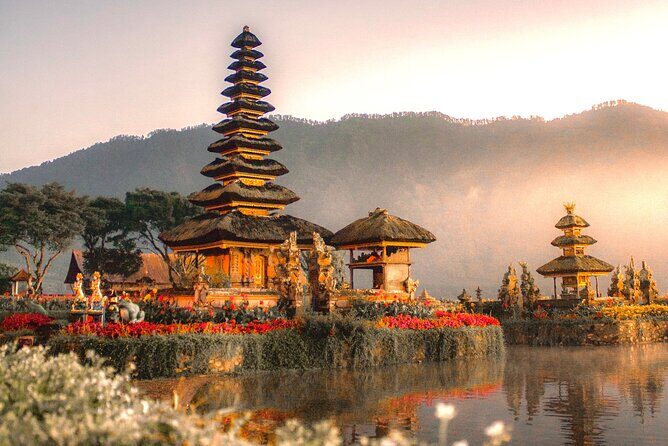 All inclusive Tanah lot & North Bali Tour: Jatiluwih, Ulun Danu - Ulun Danu Bratan Temple: Lake Views and Hindu Culture