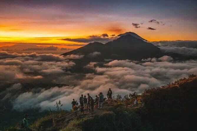 Bali day trip : Batur Sunrise Hike and Hot Spring All inclusive - The 1:30am Batur start: early, organized, and actually part of the magic