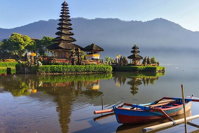 Bali Dolphin Lovina tour and Ulundanu Beratan - Lovina Beach Dolphins: The Traditional Boat Part