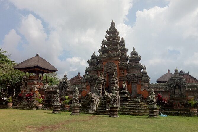 Bali Private Tour Guide And Driver - A tour day built around Ubud’s monkey forest and rice terraces