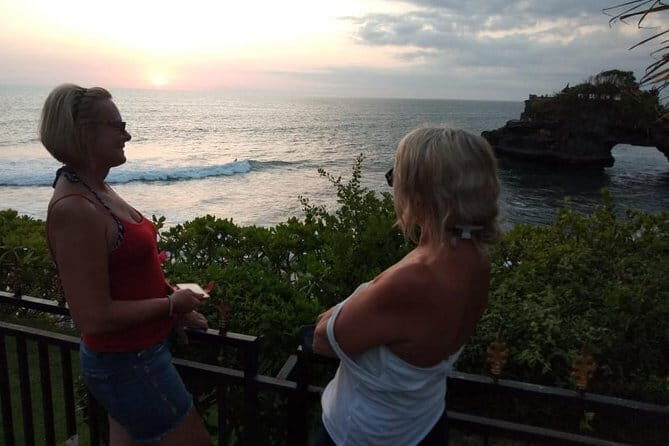 Bali Private Tour: Waterfall, Monkey forest and Tanah lot sunset - Sacred Monkey Forest Sanctuary in Ubud: watching wildlife in a real forest walk