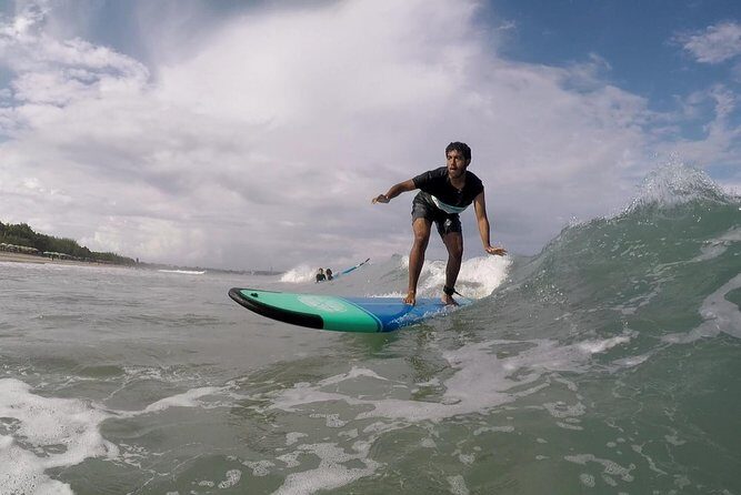 Beginners Private Surf Lessons - Your 1-hour flow: briefing, waves, and a wrap back to the meeting point