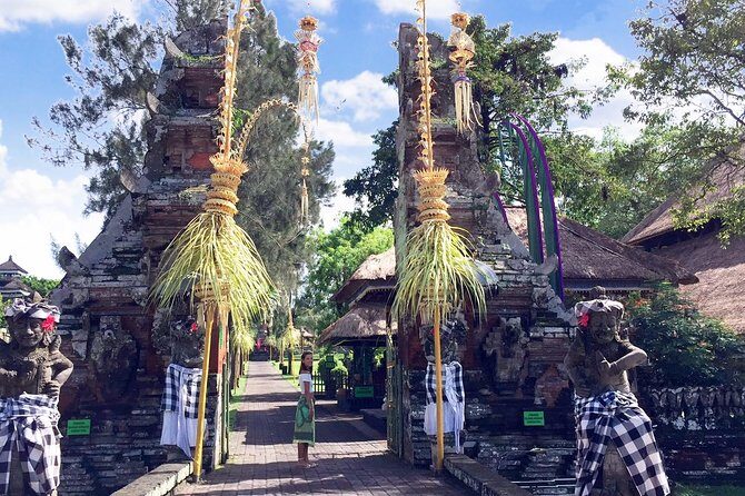 Best of Bali Water Temple and UNISCO Rice Terrace Trek - Ulun Danu Bratan Temple: Meru pagodas for the lake goddess