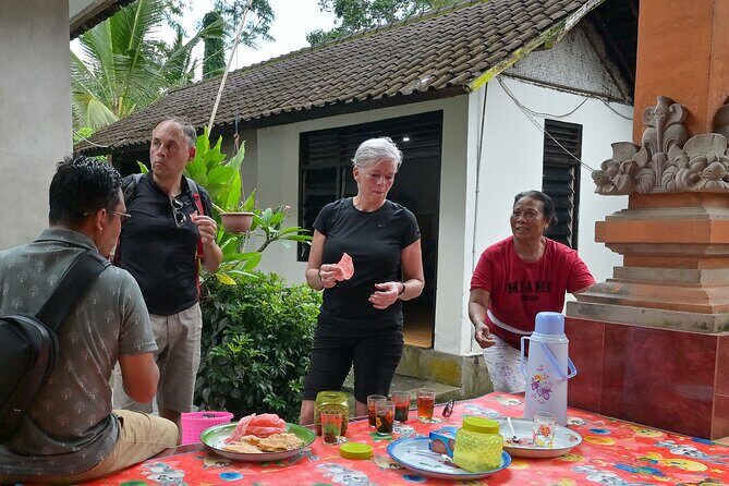 Cycling and Cooking Class in Ubud - Pak Wayan’s home kitchen: hands-on Balinese cooking class
