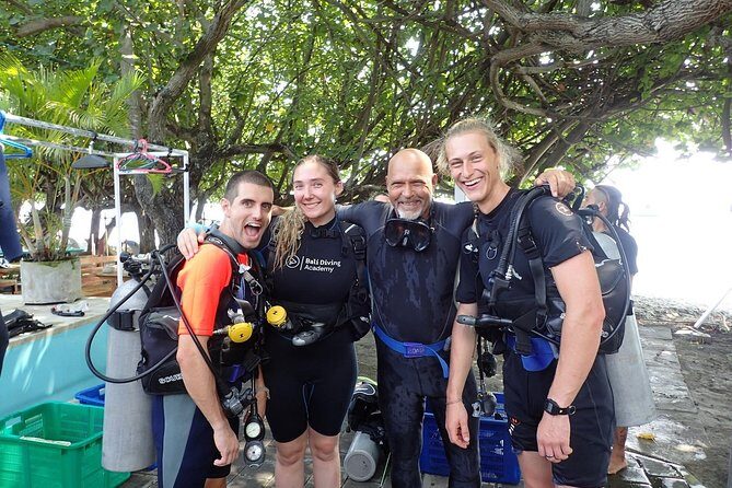 Discover Scuba Diving and dive in Menjangan Island Marine Park 2 dives - The timing: pool session options and what the schedule feels like