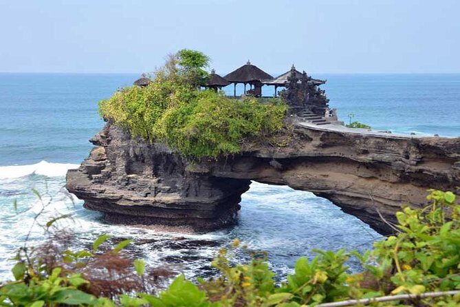 Half Day Tour: Tanah Lot Sunset & Taman Ayun Temple Included Entrance Ticket - Tanah Lot: the offshore shrine and the sunset moment you came for
