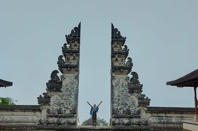 Lempuyang Gate of Heaven and City Tour - Tirta Gangga: swapping crowds for fish-and-water calm