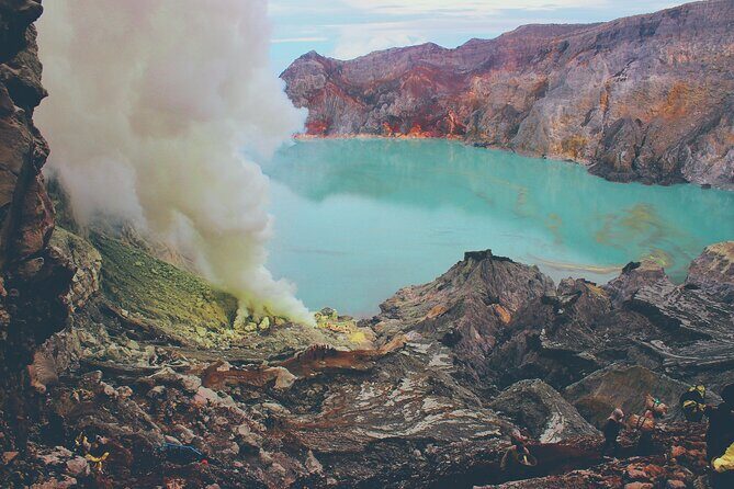 Mount Ijen Crater Trekking Tour from Bali - Meeting sulphur miners on the mountain: hard work, no shortcuts