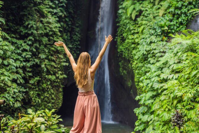 North Bali Nature Escape Rice Terraces, Temples & Waterfall - Ulun Danu Beratan: The Water Temple That Photographs Like a Dream