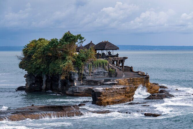 Northern Bali Tour - Private Full Day Tour - All Inclusive - Handara Iconic Gate: quick photo time near the Bali golf resort scene