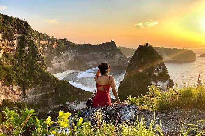 Nusa Penida Instagram Tour: The Most Iconic Spots (Private & All-Inclusive) - Rumah Pohon (Tree House): bright-blue water and cliff formations