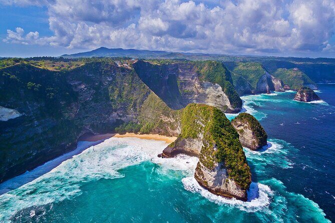 Nusa Penida Private Tour Package All Inclusive - Raja Lima Trek + Crystal Bay: views that require steady legs