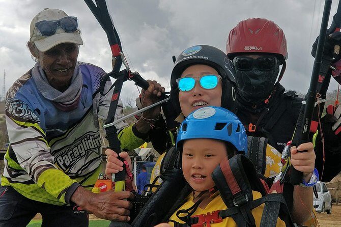 Paragliding Bali at Uluwatu Cliff with Photos/Videos - Tandem flight basics: safety, harness setup, and who holds the camera