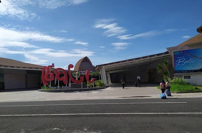 Private Arrival Transfer: Bali Airport to Kuta, Legian, Seminyak and Nusa Dua - Name sign meeting and 24/7 WhatsApp: the anti-chaos combo