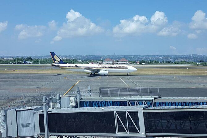 Private Arrival Transfer: Bali Airport to Kuta, Legian, Seminyak and Nusa Dua - When drivers go beyond the basics: Juli, Nim, and a late-hotel problem