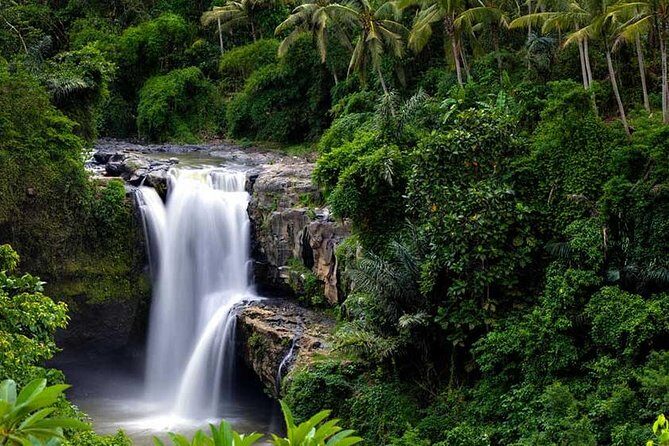 Private Tour: Batuan Temple, Tegenungan Waterfall, Elepahant Cave Free transport - Puseh Batuan Temple: that Candi Bentar gate is worth the stop