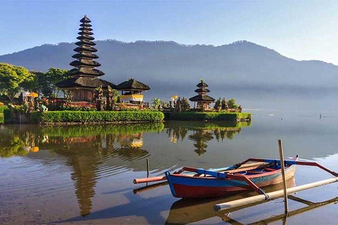 Private Tour: Ulun Danu Temple-Handara Gate-Wana Giri Hill&Tanah Lot Sunset - Ulun Danu Beratan Temple: Lake Views That Feel Peaceful, Not Performative