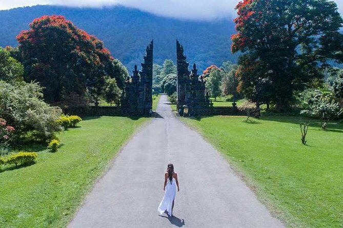 Private Tour: Ulun Danu Temple-Handara Gate-Wana Giri Hill&Tanah Lot Sunset - Taman Ayun Temple: Short Time, Real Architecture Details
