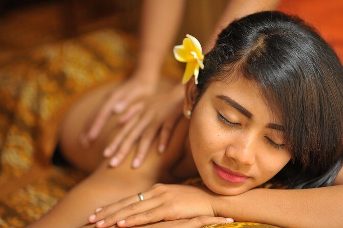 Stress Relief Massage at ANJALI SPA - Inside the Spa Mood: Calm, Cozy Rooms and Attentive Technique