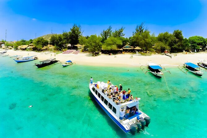 The Best Fast Boat Transfer: Bali - Lombok - Gili Trawangan - What the harbor day feels like: lines, hot sun, and boarding delays