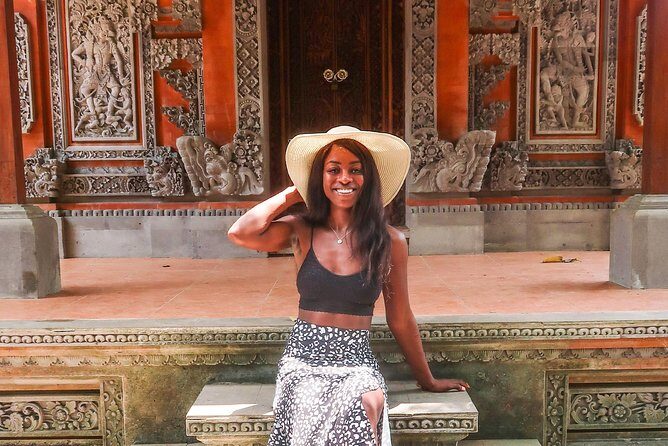 Ubud and Tanah Lot Temple Small Group Sunset Tour - A tight Bali circuit: from dance halls to a sea-temple sunset