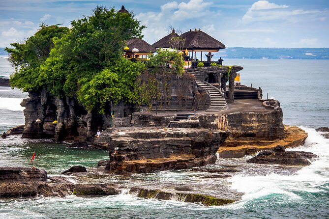 Ubud and Tanah Lot Temple Small Group Sunset Tour - Tanah Lot Temple at sunset: 12th-century views with real timing