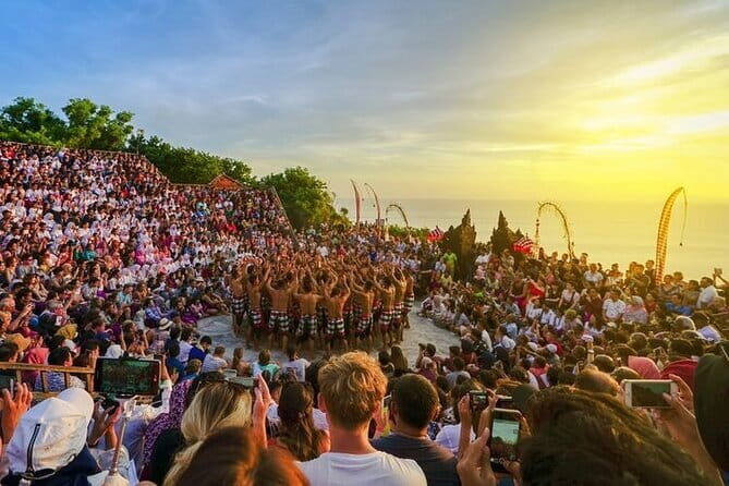 Uluwatu Kecak Tickets A Spectacular Show - What the Kecak chanting show is really like